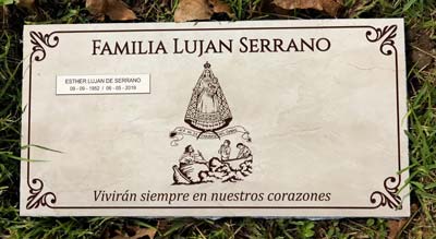 Lápida familiar de porcelanato crema de 60X30 con cintillos individuales - Especificaciones para Parque El Recuerdo